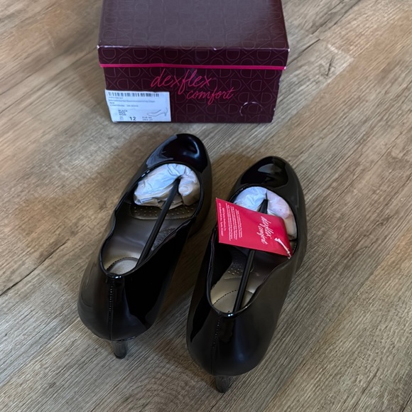 NEW! Dexflex Comfort Women's Black Patent Leather Heels, Size 12 - Picture 1 of 4